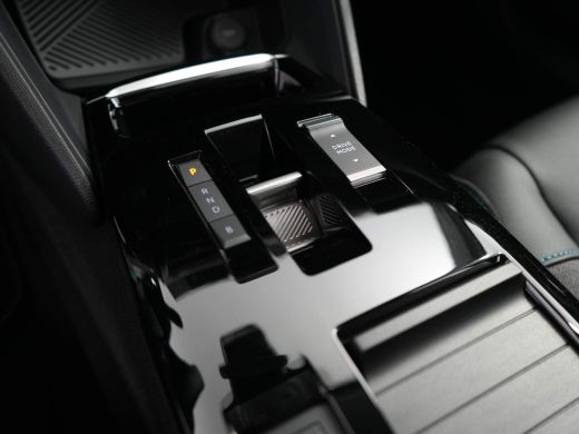 Citroën &euml;-C4 X Plus 54 kWh | Carplay | Camera | Cruise | Clima | 18"LMV | Parkeersensoren | ActivLease financial lease