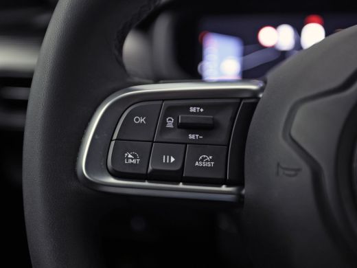 Jeep Avenger 1.2 Longitude (APPLE CARPLAY, JBL AUDIO, GROOT NAVI, 360 CAMERA, GETINT GLAS, SPORTSTOELEN, ADAPT... ActivLease financial lease