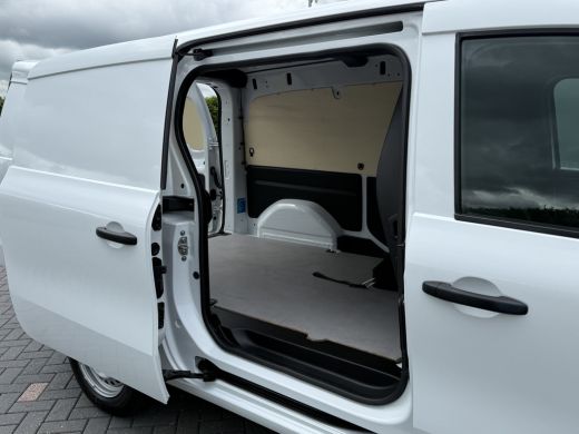 Mercedes-Benz Citan 112 Pro L2H1 / 51 kWh / 6.716 KM / ** RIJKLAAR ** / LED HIGH PERFORMANCE KOPLAMPEN / CAMERA / ECC... ActivLease financial lease
