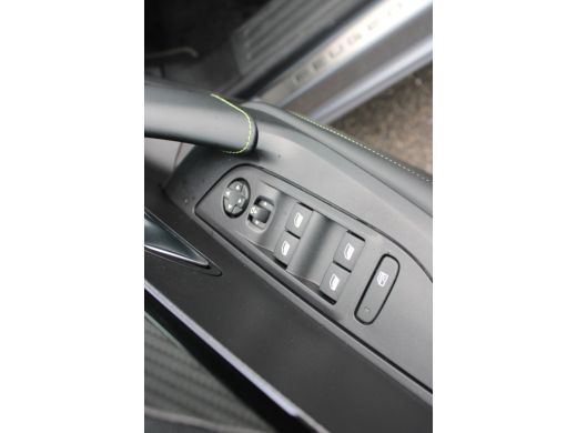 Peugeot 2008 1.2 Hybrid 145 GT | Automaat | Navigatie | Camera voor + achter | 18 Inch | Apple carplay | NL au... ActivLease financial lease