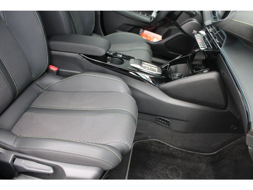 Peugeot 2008 1.2 Hybrid 145 GT | Automaat | Navigatie | Camera voor + achter | 18 Inch | Apple carplay | NL au... ActivLease financial lease
