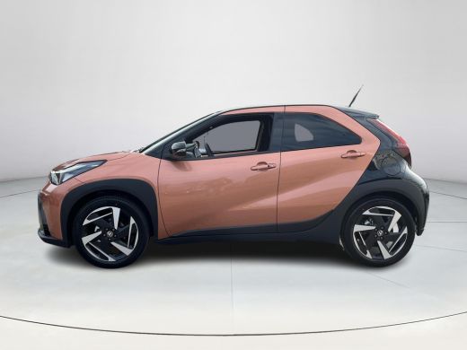 Toyota Aygo Hybrid 115 envy | &euro; 1.500 extra inruilwaarde | ActivLease financial lease