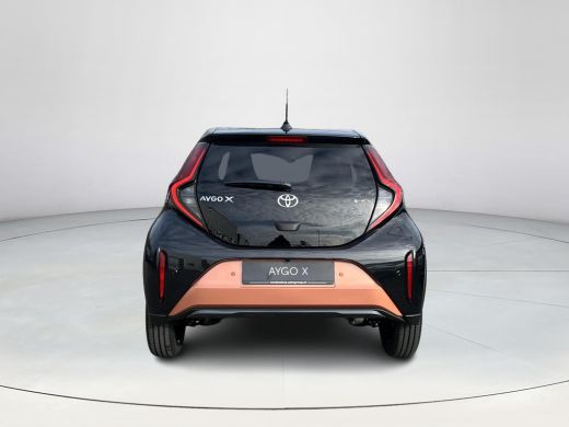 Toyota Aygo Hybrid 115 envy | &euro; 1.500 extra inruilwaarde | ActivLease financial lease