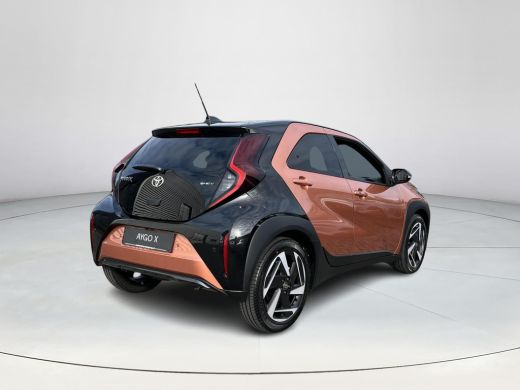 Toyota Aygo Hybrid 115 envy | &euro; 1.500 extra inruilwaarde | ActivLease financial lease