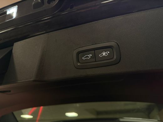 Volvo  XC40 T5 Recharge Ultimate Dark | Trekhaak | Schuifdak | Harman Kardon | Parkeercamera | All Season ban... ActivLease financial lease