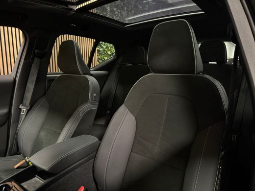 Volvo  XC40 T5 Recharge Ultimate Dark | Trekhaak | Schuifdak | Harman Kardon | Parkeercamera | All Season ban... ActivLease financial lease