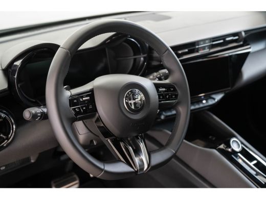 Alfa Romeo Junior 1.2 Turbo Hybrid Ibrida Speciale | Camera | LED | El. Stoelverstellnig | Navigatie | Climate Cont... ActivLease financial lease