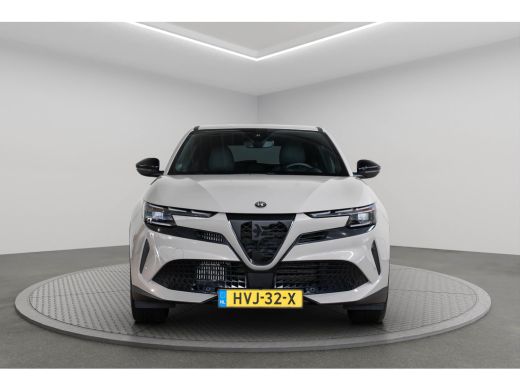 Alfa Romeo Junior 1.2 Turbo Hybrid Ibrida Speciale | Camera | LED | El. Stoelverstellnig | Navigatie | Climate Cont... ActivLease financial lease