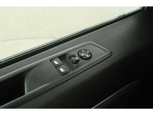Opel Vivaro-e 75 kWh L3H1 Long Range | Snelladen | SOH 92% | Airco | Cruise | 3 Zits | Carplay | Parkeersens. ActivLease financial lease