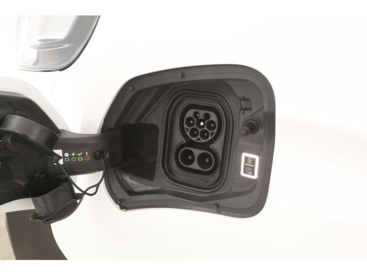 Opel Vivaro-e 75 kWh L3H1 Long Range | Snelladen | SOH 92% | Airco | Cruise | 3 Zits | Carplay | Parkeersens. ActivLease financial lease