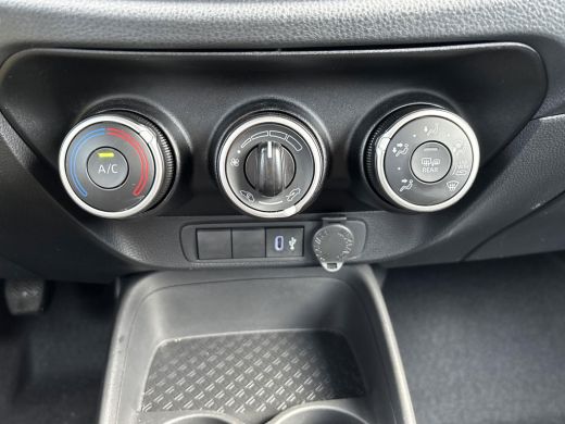 Toyota Aygo X 1.0 VVT-i MT Play **ADAPTIEVE CRUISE CONTROL/ CLIMATE CONTROL/ APPLE CARPLAY** ActivLease financial lease