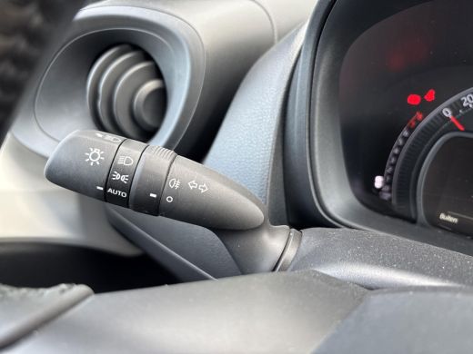 Toyota Aygo X 1.0 VVT-i MT Play **ADAPTIEVE CRUISE CONTROL/ CLIMATE CONTROL/ APPLE CARPLAY** ActivLease financial lease