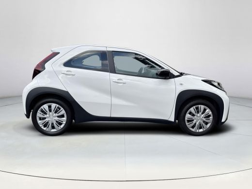 Toyota Aygo X 1.0 VVT-i MT Play **ADAPTIEVE CRUISE CONTROL/ CLIMATE CONTROL/ APPLE CARPLAY** ActivLease financial lease
