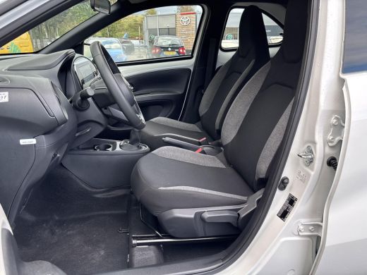 Toyota Aygo X 1.0 VVT-i MT Play **ADAPTIEVE CRUISE CONTROL/ CLIMATE CONTROL/ APPLE CARPLAY** ActivLease financial lease
