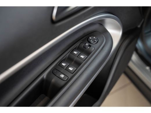 Jeep Avenger Summit 54 kWh | Tot 8 Jaar Garantie | Warmtepomp | Navigatie | Stoelverwarming | Verwarmd Voorraa... ActivLease financial lease