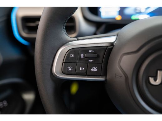 Jeep Avenger Summit 54 kWh | Tot 8 Jaar Garantie | Warmtepomp | Navigatie | Stoelverwarming | Verwarmd Voorraa... ActivLease financial lease