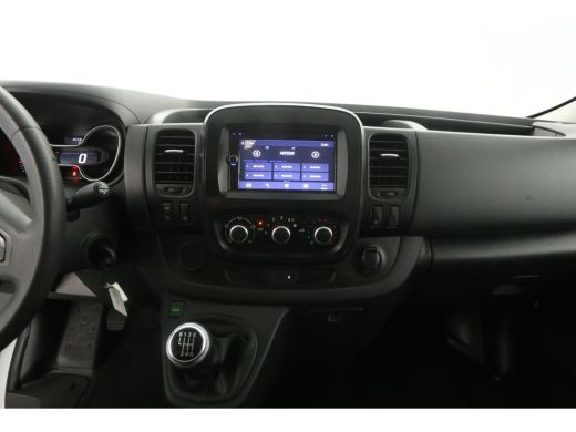 Renault Trafic 2.0 dCi 145PK L2H1 | Airco | Cruise | Camera | Carplay | 3 Zits | Trekhaak | Parkeersens. ActivLease financial lease