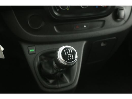 Renault Trafic 2.0 dCi 145PK L2H1 | Airco | Cruise | Camera | Carplay | 3 Zits | Trekhaak | Parkeersens. ActivLease financial lease