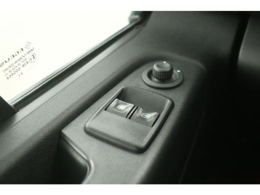 Renault Trafic 2.0 dCi 145PK L2H1 | Airco | Cruise | Camera | Carplay | 3 Zits | Trekhaak | Parkeersens. ActivLease financial lease