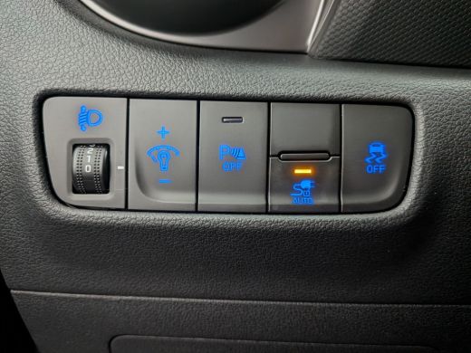 Hyundai Kona EV Pure 64 kWh | Trekhaak | Camera | ACC | Parkeersensoren | Apple Carplay | Achteruitrijcamera |... ActivLease financial lease
