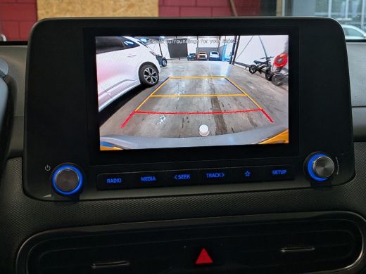 Hyundai Kona EV Pure 64 kWh | Trekhaak | Camera | ACC | Parkeersensoren | Apple Carplay | Achteruitrijcamera |... ActivLease financial lease