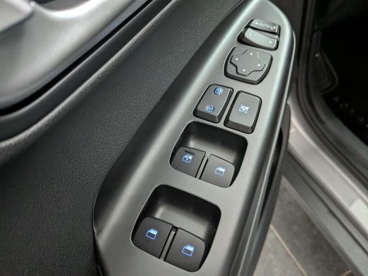 Hyundai Kona EV Pure 64 kWh | Trekhaak | Camera | ACC | Parkeersensoren | Apple Carplay | Achteruitrijcamera |... ActivLease financial lease