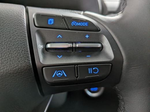 Hyundai Kona EV Pure 64 kWh | Trekhaak | Camera | ACC | Parkeersensoren | Apple Carplay | Achteruitrijcamera |... ActivLease financial lease