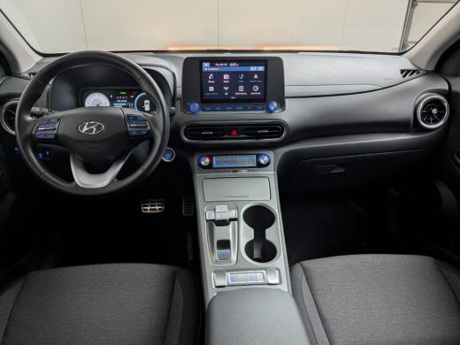 Hyundai Kona EV Pure 64 kWh | Trekhaak | Camera | ACC | Parkeersensoren | Apple Carplay | Achteruitrijcamera |... ActivLease financial lease