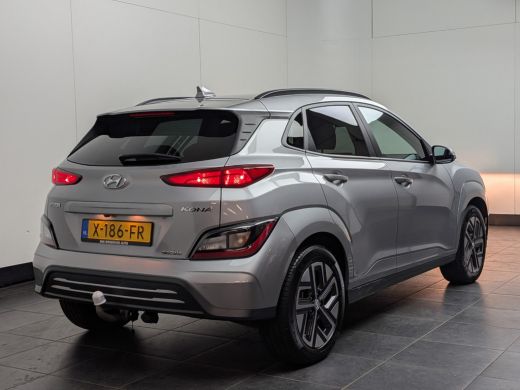 Hyundai Kona EV Pure 64 kWh | Trekhaak | Camera | ACC | Parkeersensoren | Apple Carplay | Achteruitrijcamera |... ActivLease financial lease