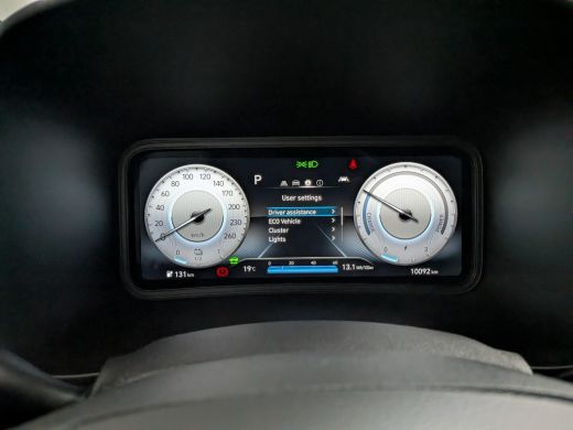 Hyundai Kona EV Pure 64 kWh | Trekhaak | Camera | ACC | Parkeersensoren | Apple Carplay | Achteruitrijcamera |... ActivLease financial lease