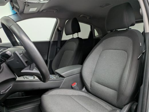 Hyundai Kona EV Pure 64 kWh | Trekhaak | Camera | ACC | Parkeersensoren | Apple Carplay | Achteruitrijcamera |... ActivLease financial lease