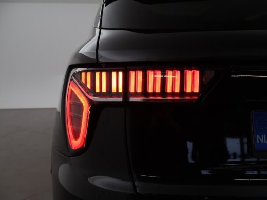 Lynk & Co 01 1.5 PHEV 261 PK BLACK PACK + TREKHAAK | 360 CAMERA | 20 INCH ZWARTE VELGEN | PANORAMA ActivLease financial lease