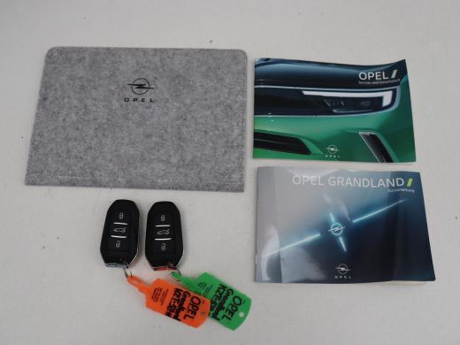 Opel Grandland | Adaptive cruise | Stuur/stoel verwarming | Trekhaak | Head-up | 360 Camera | Park assist | Carp... ActivLease financial lease