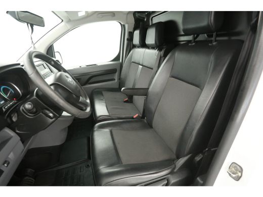 Opel Vivaro-e 50 kWh L2H1 | Snelladen | SOH 92% | Airco | Cruise | 3 Zits | Parkeersens. ActivLease financial lease
