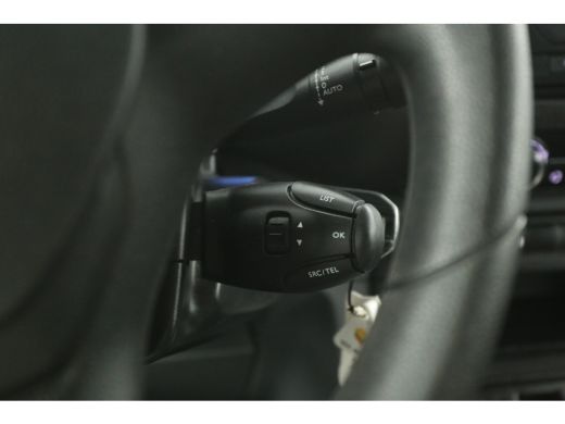 Opel Vivaro-e 50 kWh L2H1 | Snelladen | SOH 92% | Airco | Cruise | 3 Zits | Parkeersens. ActivLease financial lease