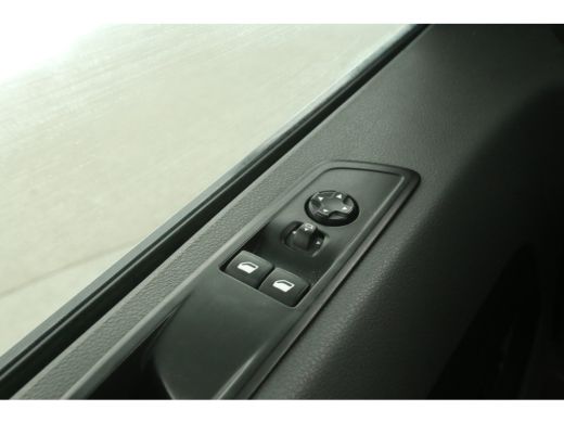 Opel Vivaro-e 50 kWh L2H1 | Snelladen | SOH 92% | Airco | Cruise | 3 Zits | Parkeersens. ActivLease financial lease