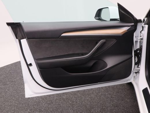 Tesla Model 3 Standard RWD Plus 60 kWh 238 Pk | Stoel/Stuurverwarming | Panoramadak | 360 camera | Adaptive Cru... ActivLease financial lease
