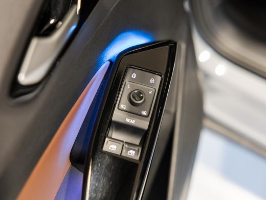 Volkswagen ID.4 Family 77 kWh SOH 92% / 204pk / NAP / Warmtepomp / Panorama dak / Achteruitrij camera / Stoelverw... ActivLease financial lease