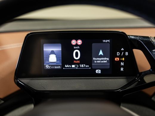 Volkswagen ID.4 Family 77 kWh SOH 92% / 204pk / NAP / Warmtepomp / Panorama dak / Achteruitrij camera / Stoelverw... ActivLease financial lease