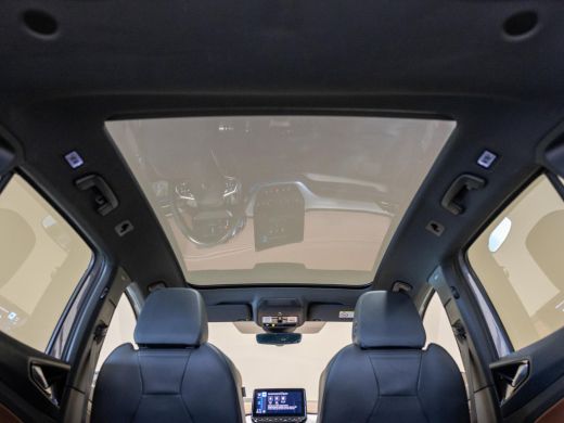 Volkswagen ID.4 Family 77 kWh SOH 92% / 204pk / NAP / Warmtepomp / Panorama dak / Achteruitrij camera / Stoelverw... ActivLease financial lease