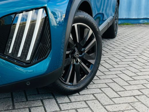 Peugeot 2008 1.2 Hybrid 145 GT Adaptieve Cruise | Camera 360! | 18'' Lichemtaal | Leder/Stof | Carplay | LUXE ... ActivLease financial lease