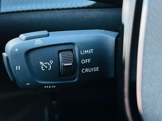Peugeot 2008 1.2 Hybrid 145 GT Adaptieve Cruise | Camera 360! | 18'' Lichemtaal | Leder/Stof | Carplay | LUXE ... ActivLease financial lease
