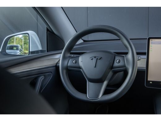 Tesla Model Y RWD 58 kWh | Panoramadak | BTW auto ActivLease financial lease