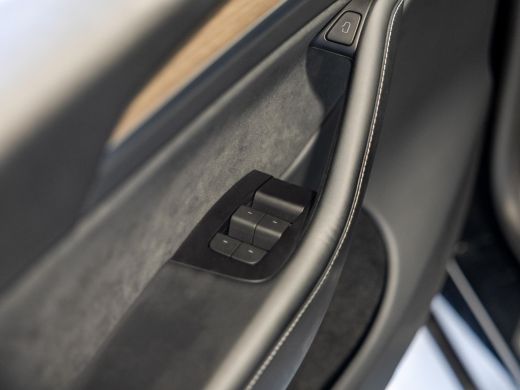 Tesla Model Y RWD 58 kWh SOH 91% / 299pk / Trekhaak / ActivLease financial lease