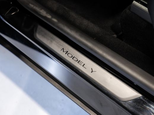 Tesla Model Y RWD 58 kWh SOH 91% / 299pk / Trekhaak / ActivLease financial lease