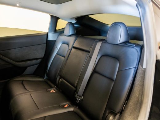 Tesla Model Y RWD 58 kWh SOH 93% / 299pk / Trekhaak / ActivLease financial lease