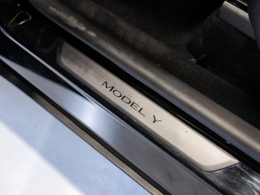 Tesla Model Y RWD 58 kWh SOH 93% / 299pk / Trekhaak / ActivLease financial lease