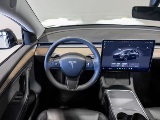 Tesla Model Y RWD 58 kWh SOH 93% / 299pk / Trekhaak / ActivLease financial lease