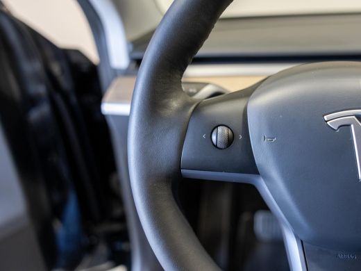 Tesla Model Y RWD 58 kWh SOH 93% / 299pk / Trekhaak / ActivLease financial lease