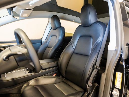 Tesla Model Y RWD 58 kWh SOH 93% / 299pk / Trekhaak / ActivLease financial lease